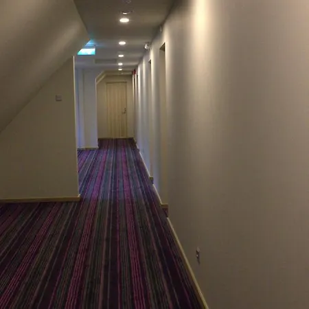 William Hotel *